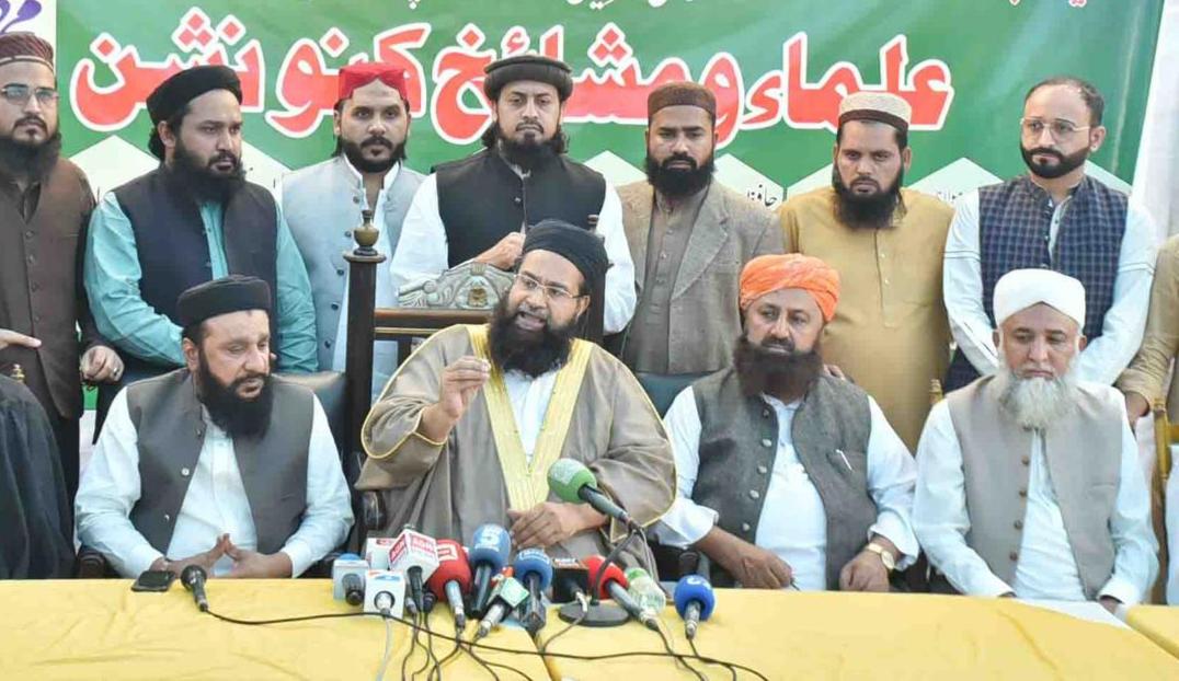 علماء باكستان يدينون استهداف إيران لدول الخليج مع رفضهم القاطع للهجمات الأمريكية الإسرائيلية